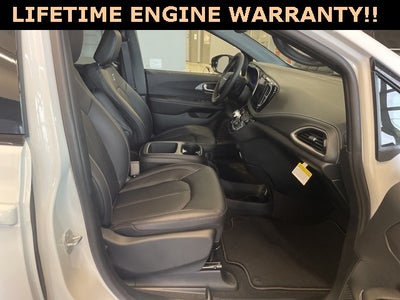 2026 Chrysler Pacifica PACIFICA SELECT AWD