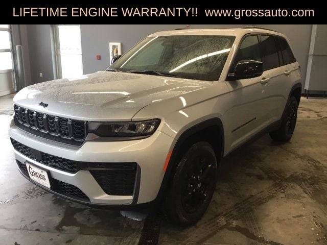 2026 Jeep Grand Cherokee Laredo Altitude