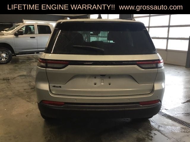 2026 Jeep Grand Cherokee Laredo Altitude