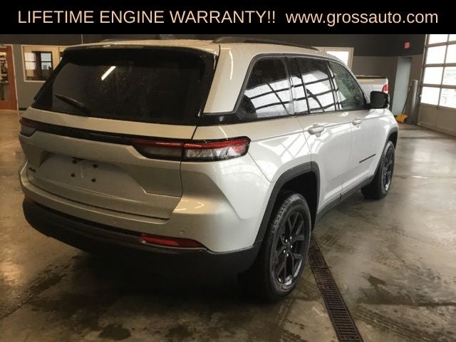 2026 Jeep Grand Cherokee Laredo Altitude