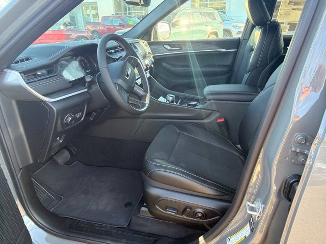 2027 Jeep Grand Cherokee Altitude