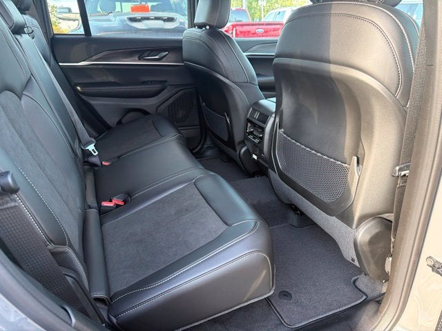 2027 Jeep Grand Cherokee Altitude