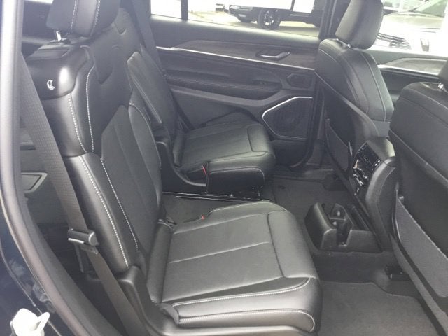 2027 Jeep Grand Cherokee Limited Reserve