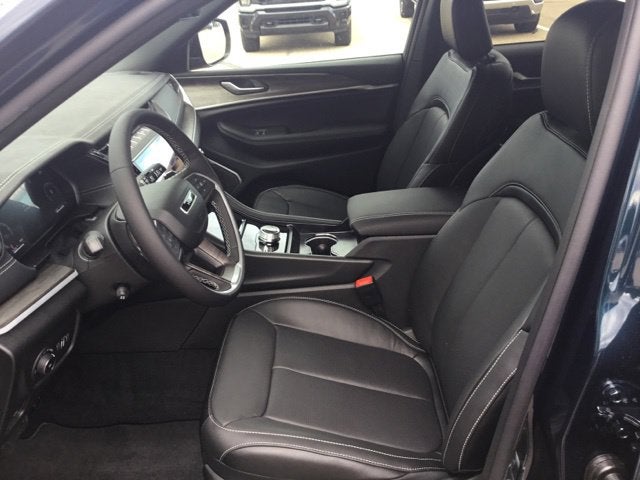 2027 Jeep Grand Cherokee Limited Reserve