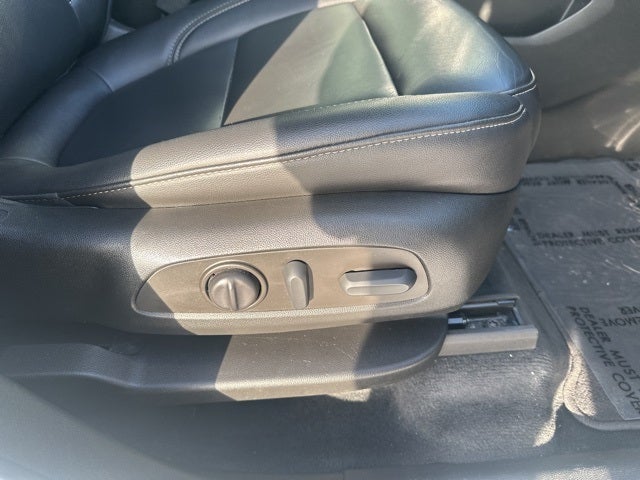 2022 Chevrolet Traverse AWD LT Leather