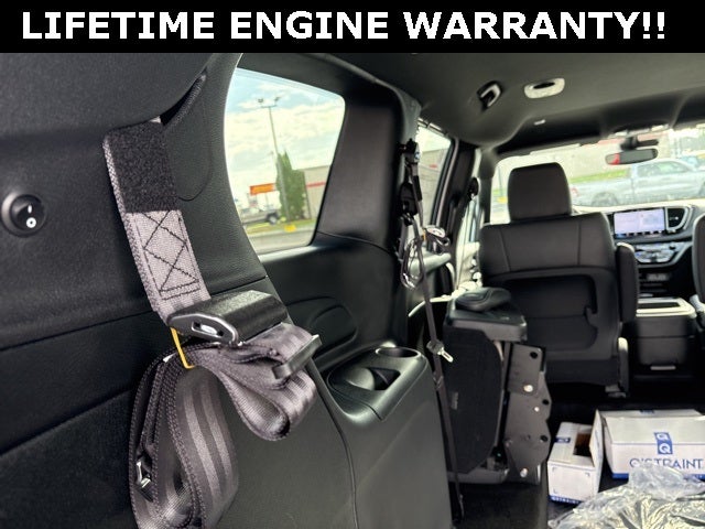 2025 Chrysler Voyager LX