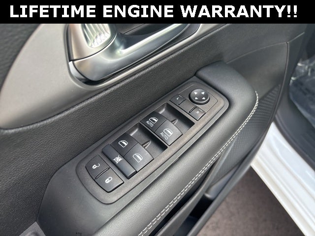 2025 Chrysler Voyager LX