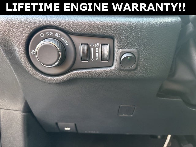 2025 Chrysler Voyager LX