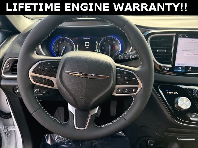 2025 Chrysler Voyager LX