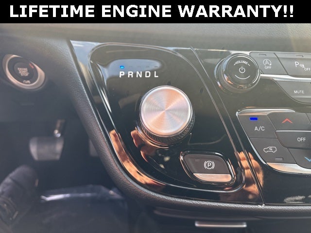 2025 Chrysler Voyager LX