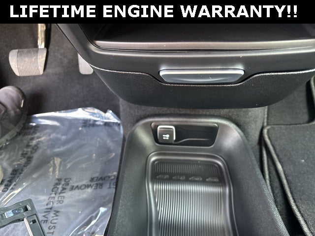 2025 Chrysler Voyager LX