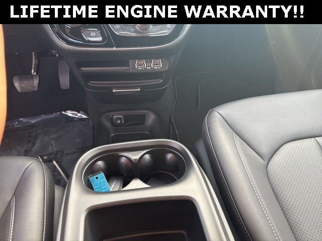 2025 Chrysler Voyager LX