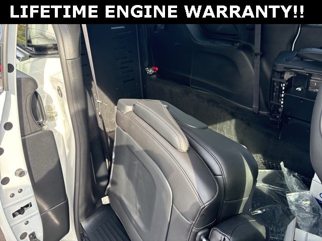 2025 Chrysler Voyager LX