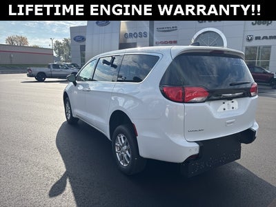 2025 Chrysler Voyager LX