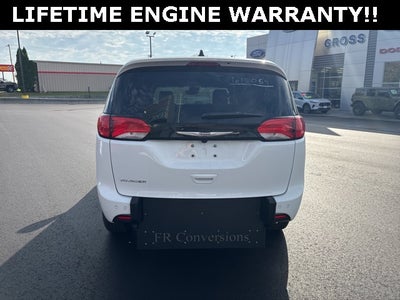 2025 Chrysler Voyager LX