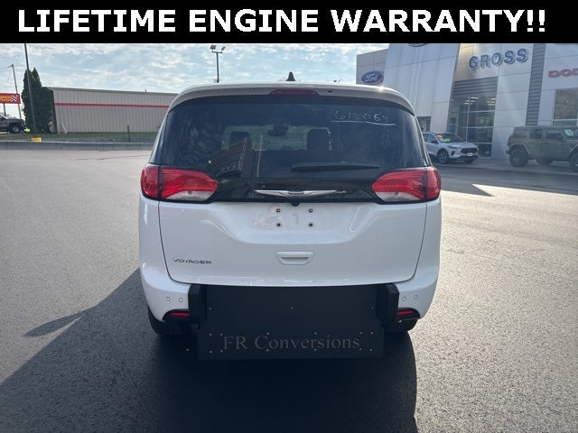 2025 Chrysler Voyager LX