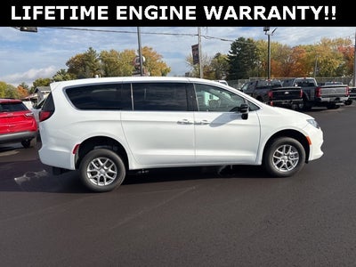 2025 Chrysler Voyager LX