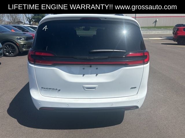 2026 Chrysler Pacifica Select
