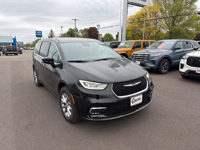 2026 Chrysler Pacifica's photo