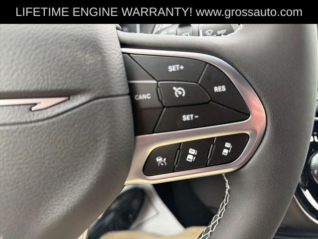 2027 Chrysler Pacifica Select