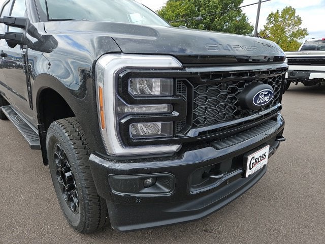 2027 Ford F-350SD Lariat