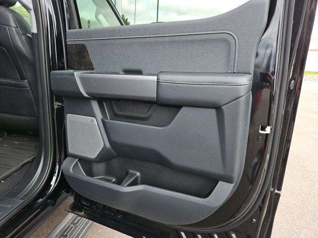 2027 Ford F-350SD Lariat