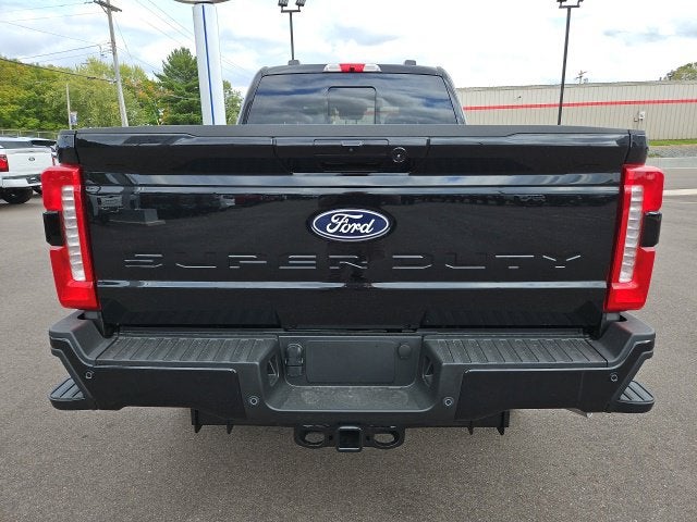 2027 Ford F-350SD Lariat