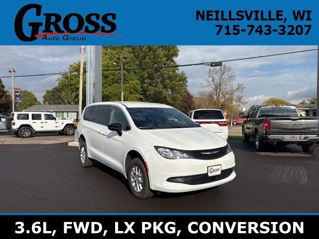 2025 Chrysler Voyager LX