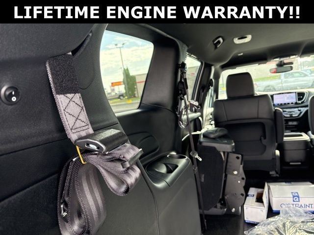 2025 Chrysler Voyager LX