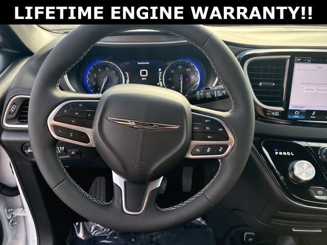 2025 Chrysler Voyager LX