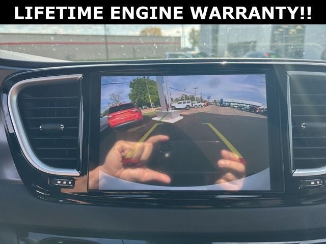 2025 Chrysler Voyager LX