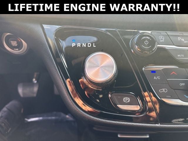 2025 Chrysler Voyager LX