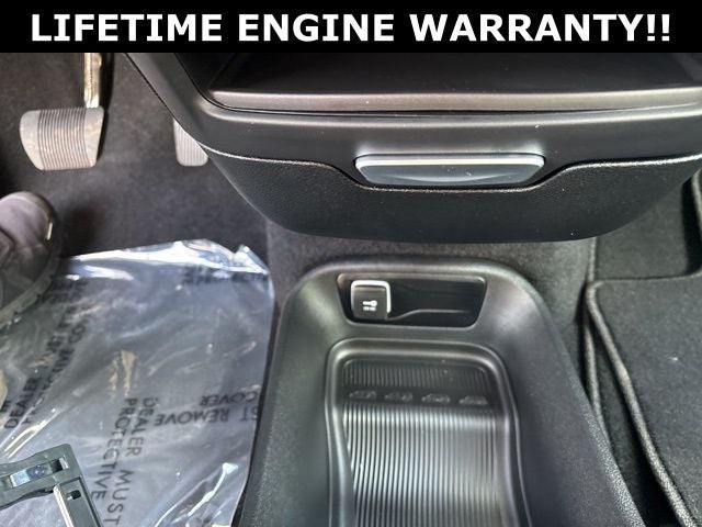 2025 Chrysler Voyager LX