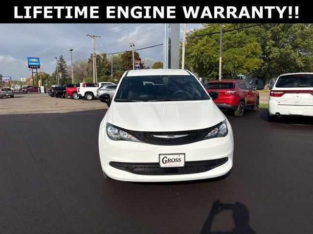 2025 Chrysler Voyager LX