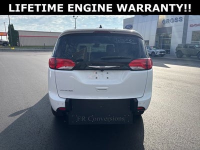 2025 Chrysler Voyager LX