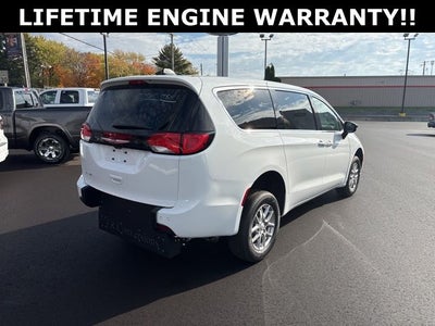 2025 Chrysler Voyager LX