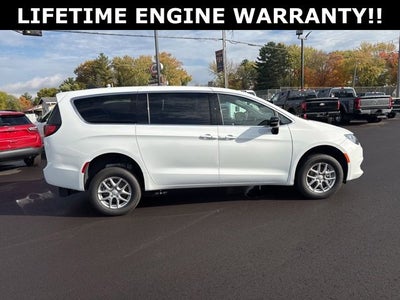 2025 Chrysler Voyager LX