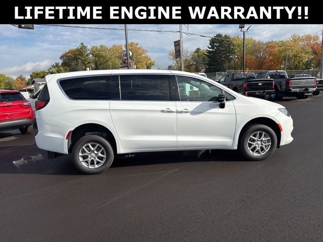 2025 Chrysler Voyager LX